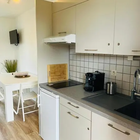 Cosy 26 M With Balcony And Pool شقة *